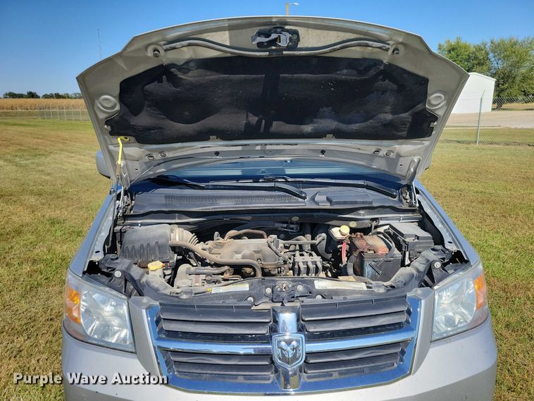 image for item DZ6663 2010 Dodge Grand Caravan  van