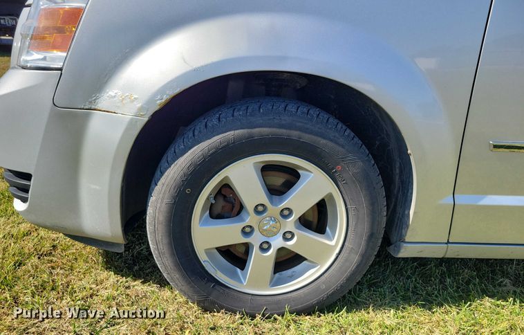 image for item DZ6663 2010 Dodge Grand Caravan  van