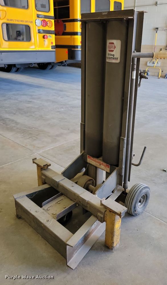 image for item DZ6677 Napa automotive lift