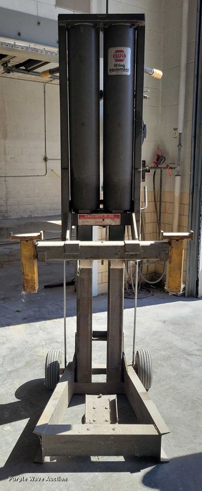 image for item DZ6677 Napa automotive lift