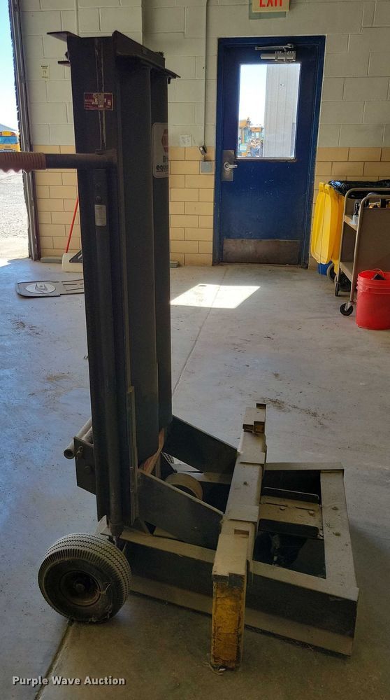 image for item DZ6677 Napa automotive lift