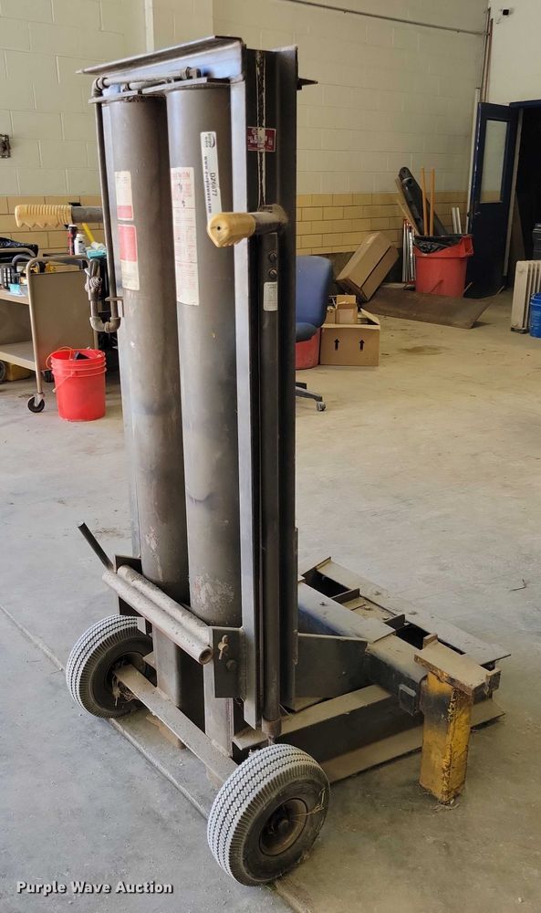 image for item DZ6677 Napa automotive lift