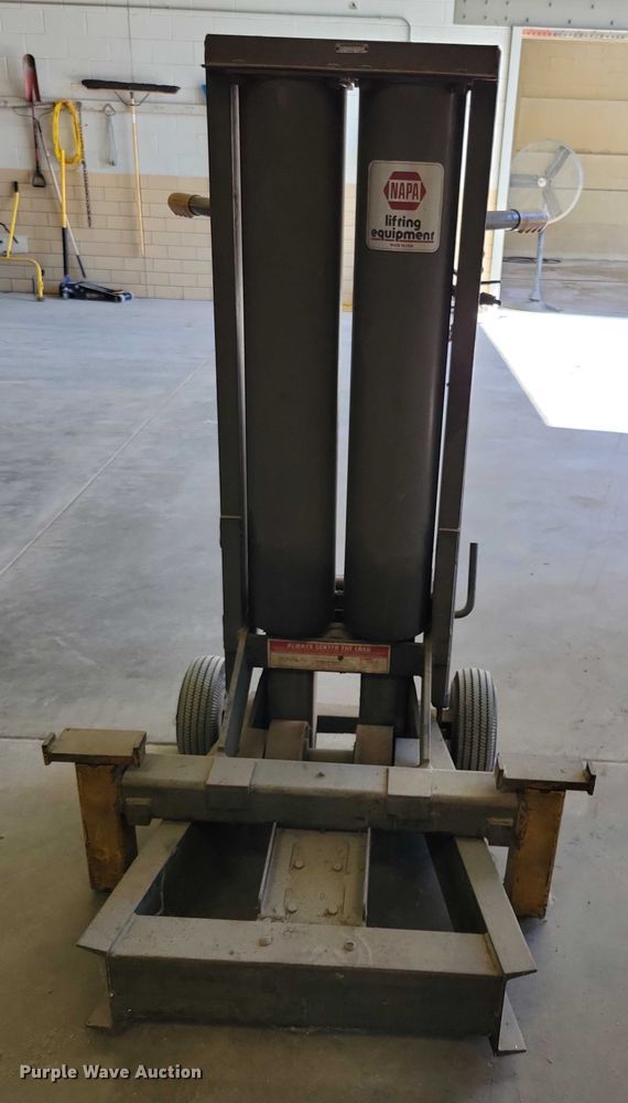 image for item DZ6677 Napa automotive lift