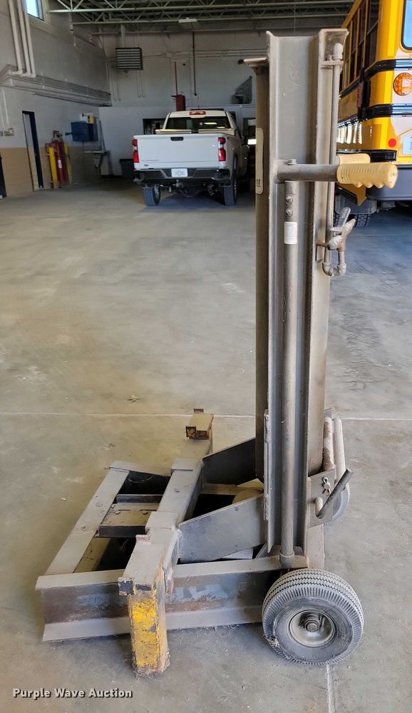 image for item DZ6677 Napa automotive lift