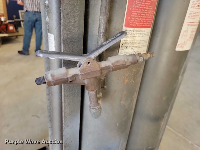 image for item DZ6677 Napa automotive lift