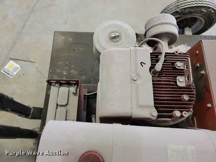 image for item DZ6678 Lincoln welder/generator