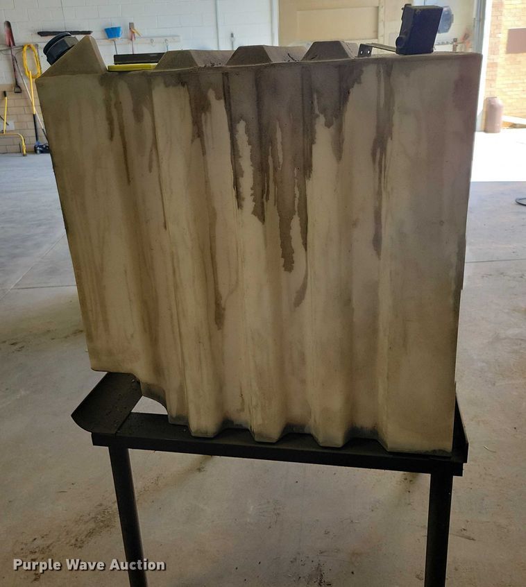 image for item DZ6679 Poly tank