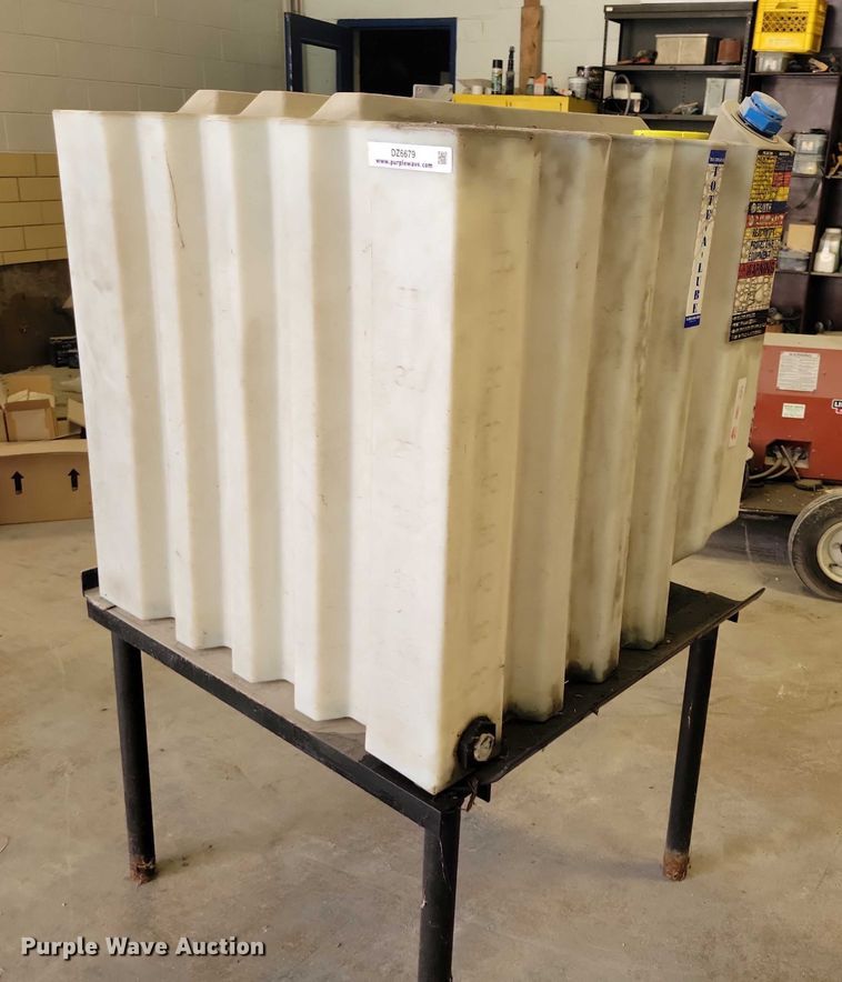 image for item DZ6679 Poly tank