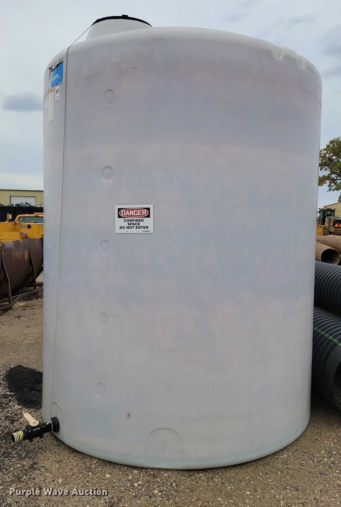 image for item DZ6719 (3) poly tanks