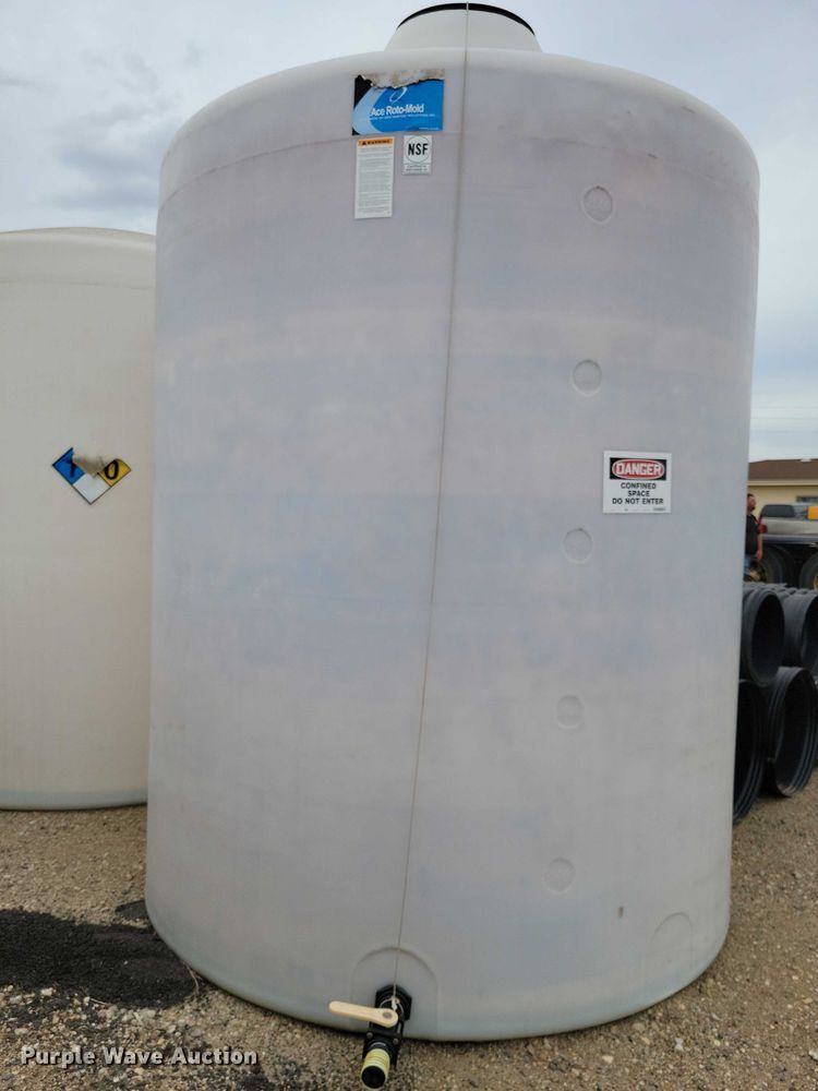 image for item DZ6719 (3) poly tanks