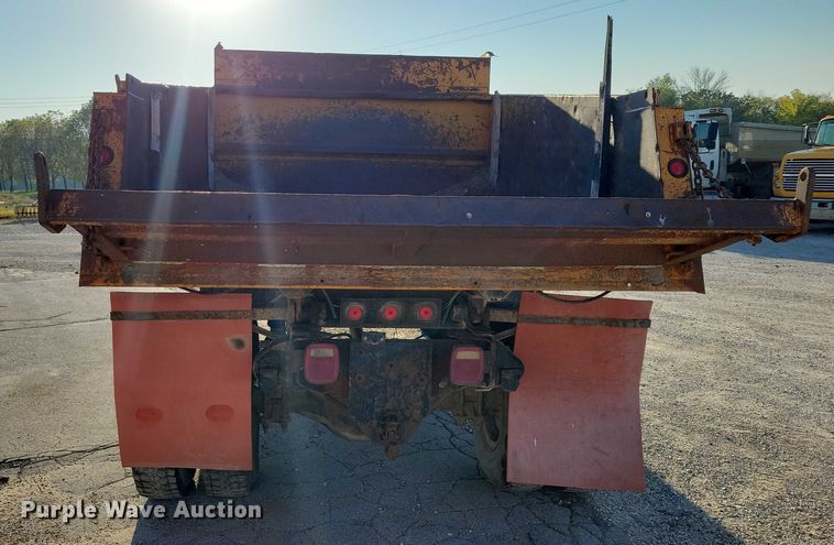 image for item DZ6735 1991 Chevrolet Kodiak C5500 dump truck