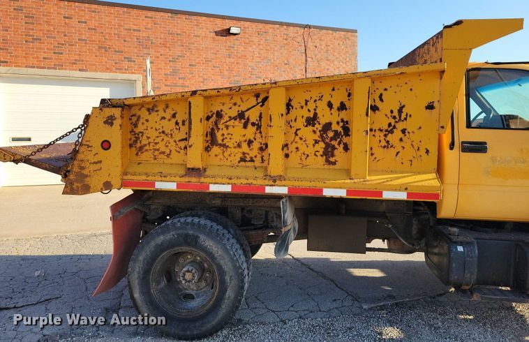 image for item DZ6735 1991 Chevrolet Kodiak C5500 dump truck
