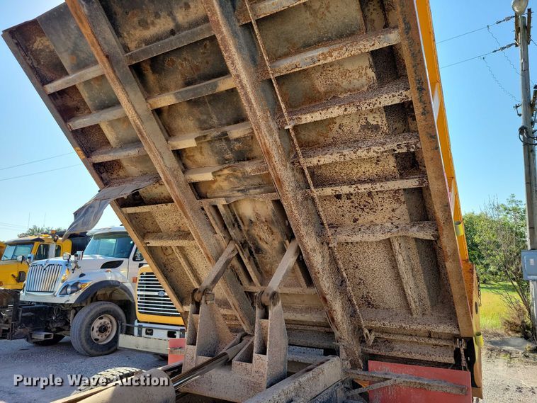 image for item DZ6735 1991 Chevrolet Kodiak C5500 dump truck