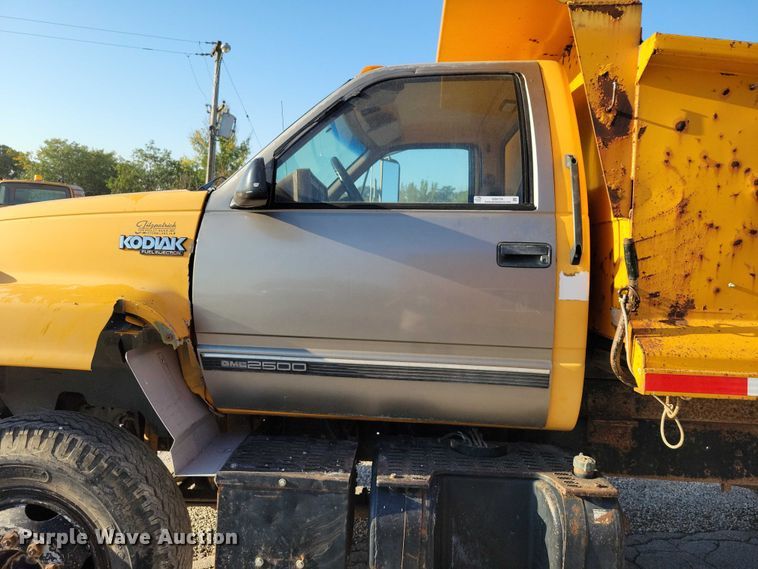 image for item DZ6735 1991 Chevrolet Kodiak C5500 dump truck