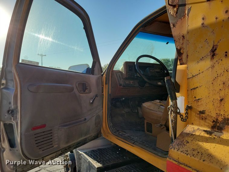 image for item DZ6735 1991 Chevrolet Kodiak C5500 dump truck