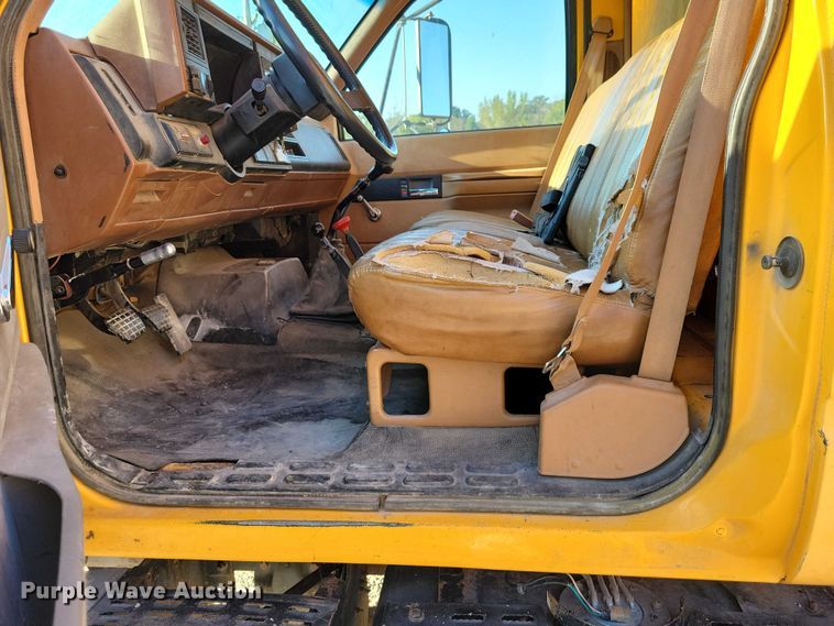 image for item DZ6735 1991 Chevrolet Kodiak C5500 dump truck
