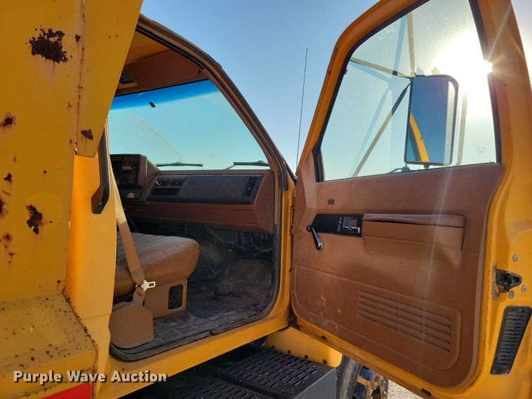 image for item DZ6735 1991 Chevrolet Kodiak C5500 dump truck