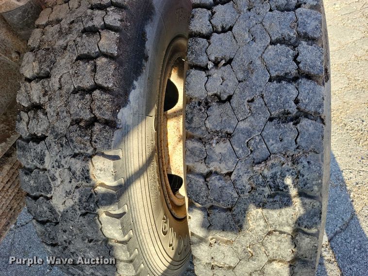 image for item DZ6735 1991 Chevrolet Kodiak C5500 dump truck