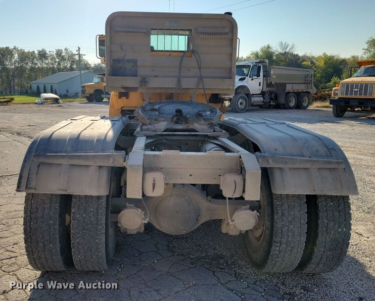 image for item DZ6736 1990 Ford L9000 semi truck