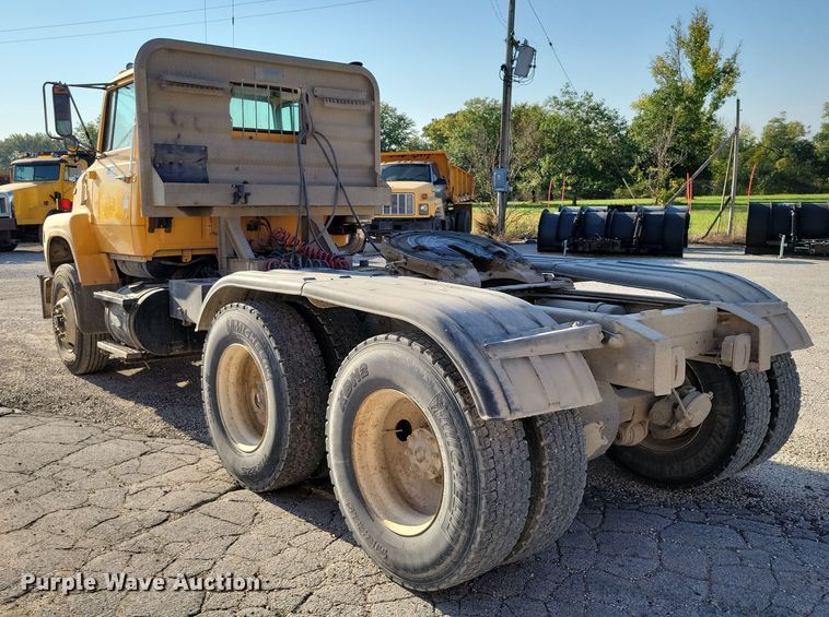image for item DZ6736 1990 Ford L9000 semi truck