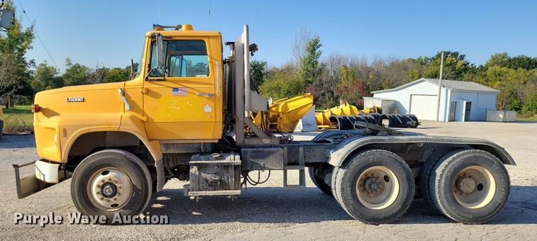 image for item DZ6736 1990 Ford L9000 semi truck