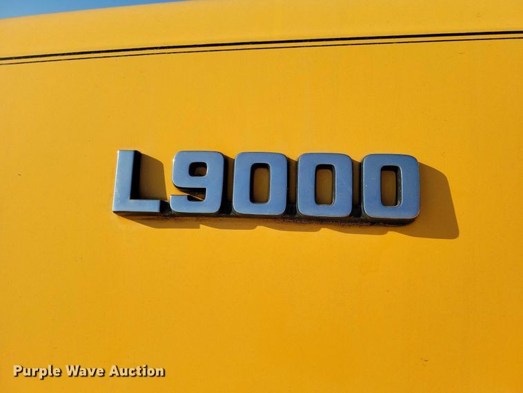 image for item DZ6736 1990 Ford L9000 semi truck