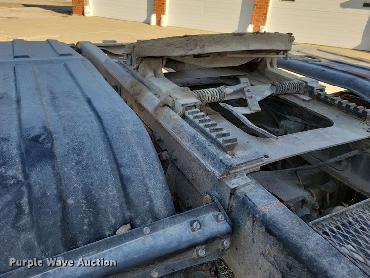 image for item DZ6736 1990 Ford L9000 semi truck