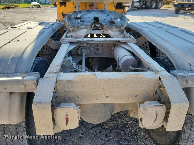 image for item DZ6736 1990 Ford L9000 semi truck