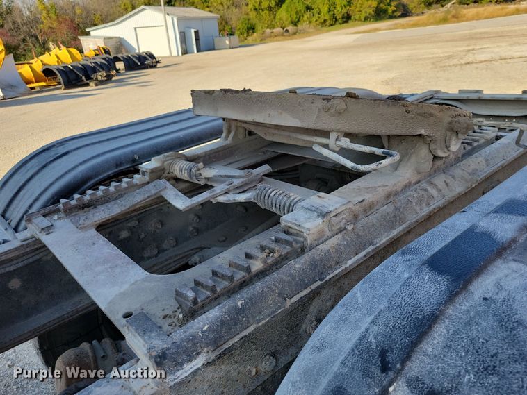 image for item DZ6736 1990 Ford L9000 semi truck