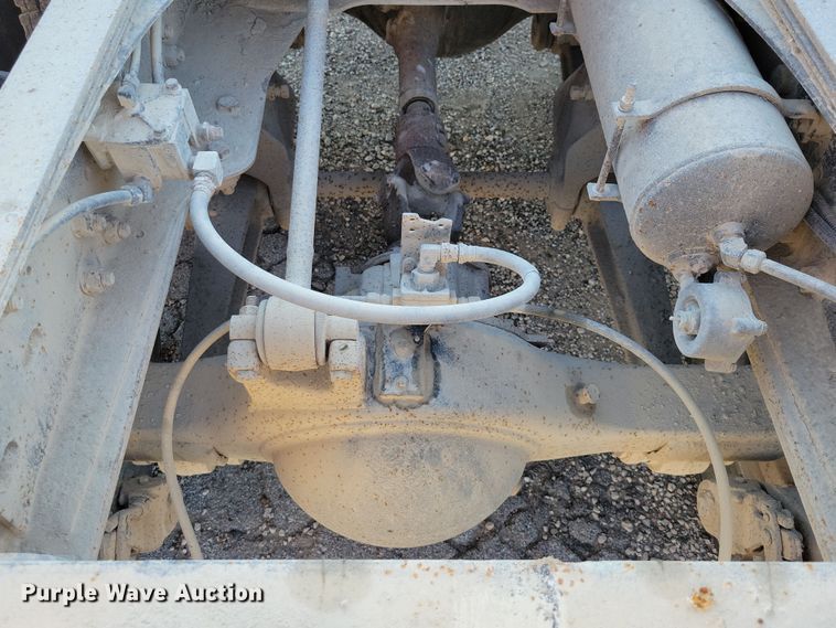 image for item DZ6736 1990 Ford L9000 semi truck