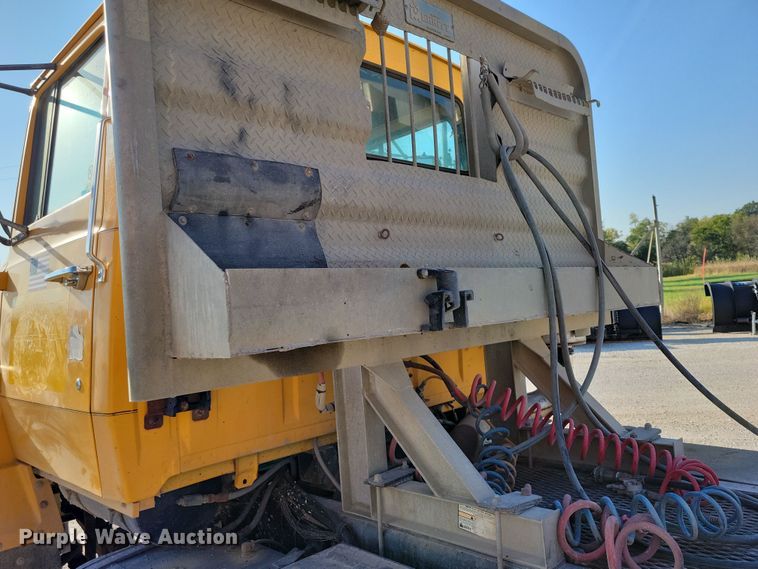 image for item DZ6736 1990 Ford L9000 semi truck