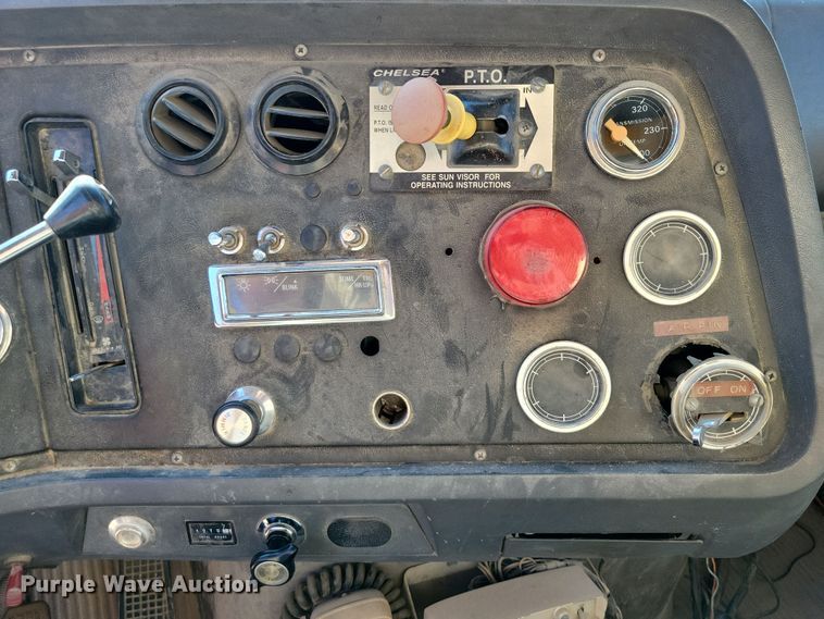 image for item DZ6736 1990 Ford L9000 semi truck