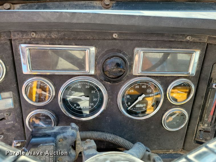 image for item DZ6736 1990 Ford L9000 semi truck