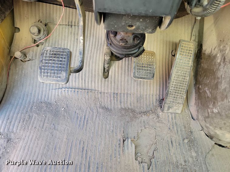 image for item DZ6736 1990 Ford L9000 semi truck