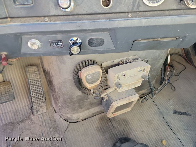 image for item DZ6736 1990 Ford L9000 semi truck