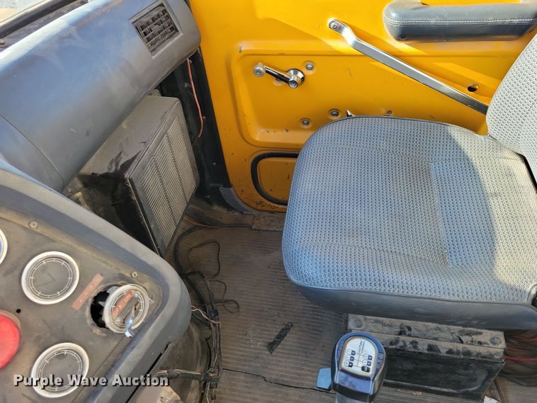 image for item DZ6736 1990 Ford L9000 semi truck