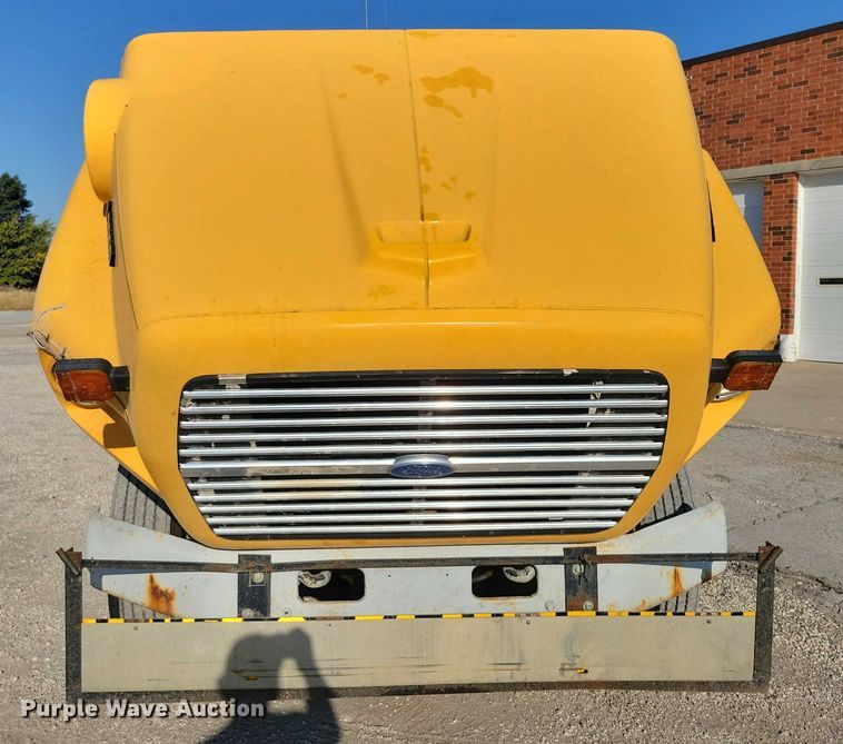 image for item DZ6736 1990 Ford L9000 semi truck