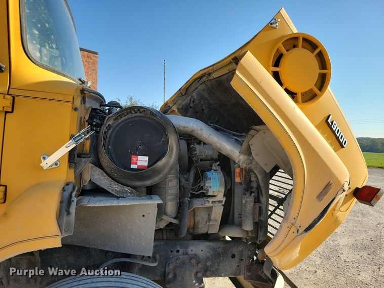 image for item DZ6736 1990 Ford L9000 semi truck