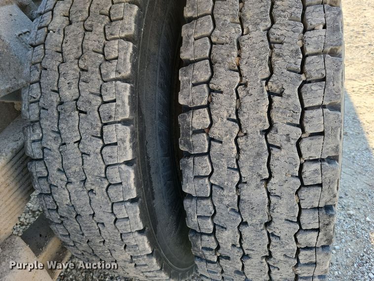 image for item DZ6736 1990 Ford L9000 semi truck