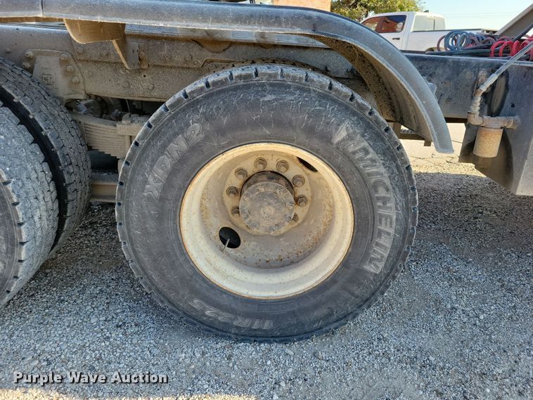 image for item DZ6736 1990 Ford L9000 semi truck