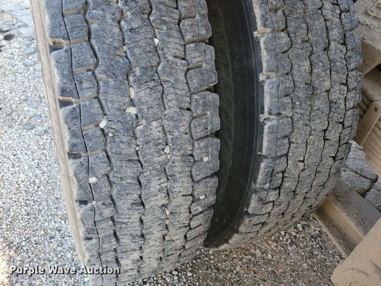 image for item DZ6736 1990 Ford L9000 semi truck