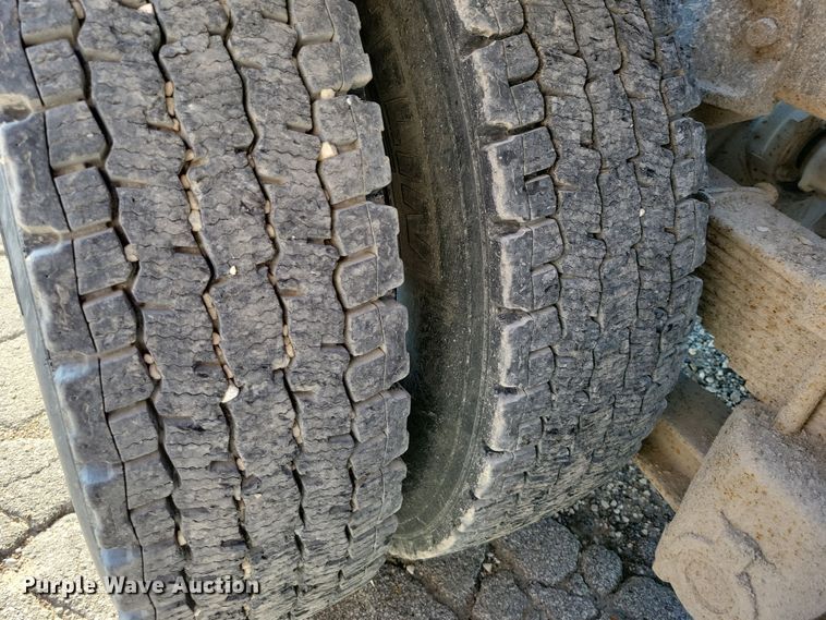 image for item DZ6736 1990 Ford L9000 semi truck