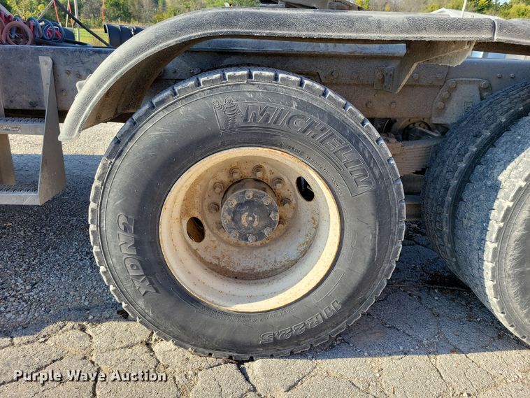 image for item DZ6736 1990 Ford L9000 semi truck