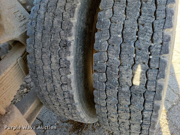 image for item DZ6736 1990 Ford L9000 semi truck