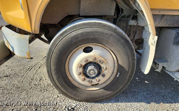 image for item DZ6736 1990 Ford L9000 semi truck