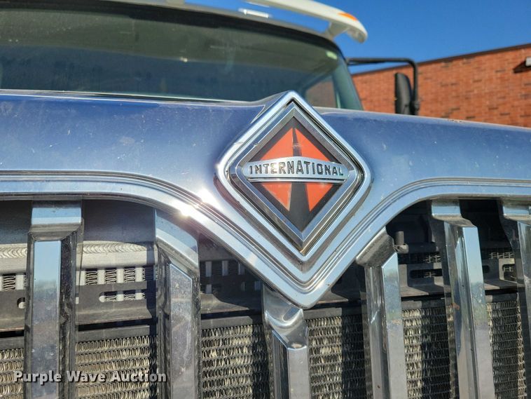 image for item DZ6737 2012 International  WorkStar 7500 dump truck