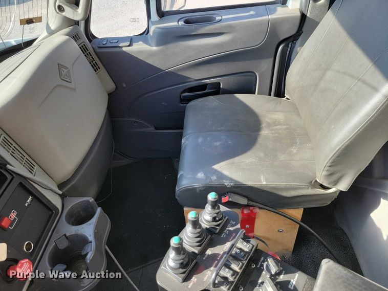 image for item DZ6737 2012 International  WorkStar 7500 dump truck