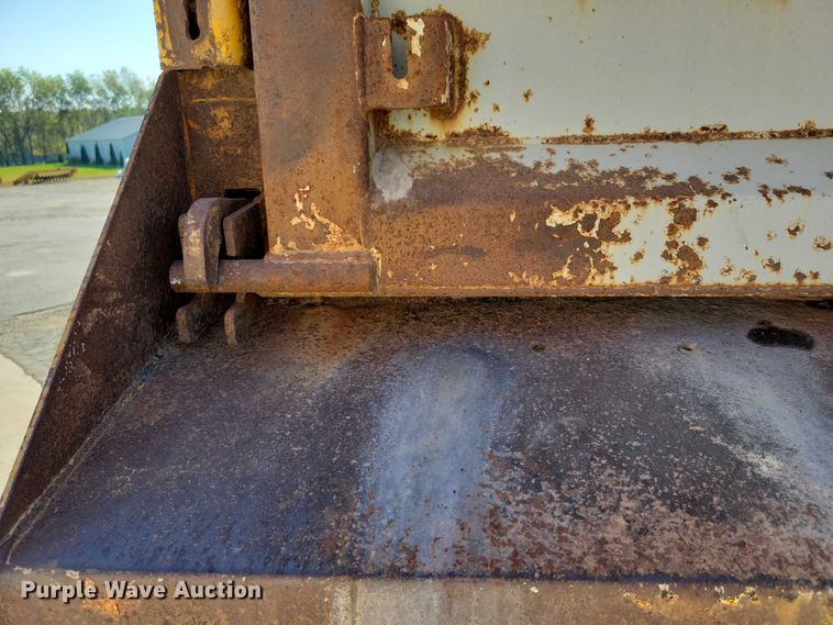 image for item DZ6738 1999 Freightliner FL112 dump truck