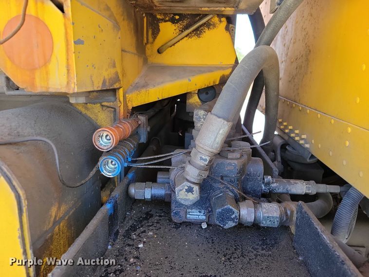 image for item DZ6738 1999 Freightliner FL112 dump truck