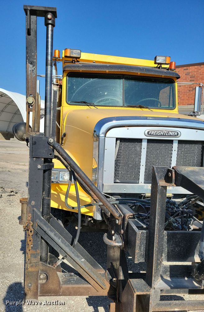 image for item DZ6738 1999 Freightliner FL112 dump truck